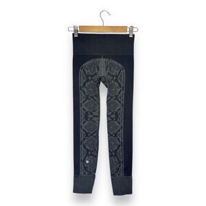 Lululemon Women's Ebb To Street Pant Size 2 Gray Woven Snake W5J77S Seamless
